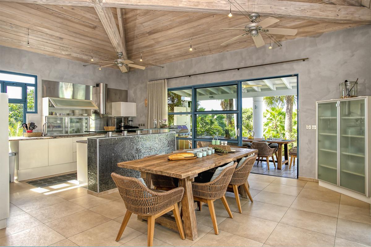 12-LesPalmiersBleus_Kitchen_Location villa avec piscine terres basses saint martin